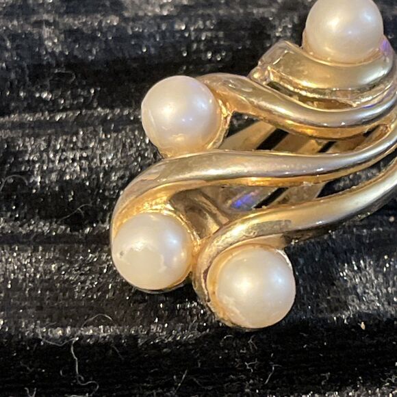 Vintage 1950’s Crown Trifari Goldtone Faux Pearl Flower Wings Clip On Earrings - Picture 3 of 9